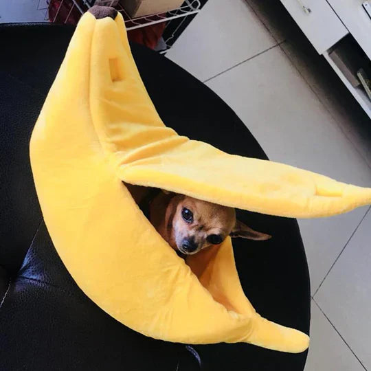 Mango™ Banana-Shaped Pet Bed with Plush Comfort and Semi-Enclosed Design