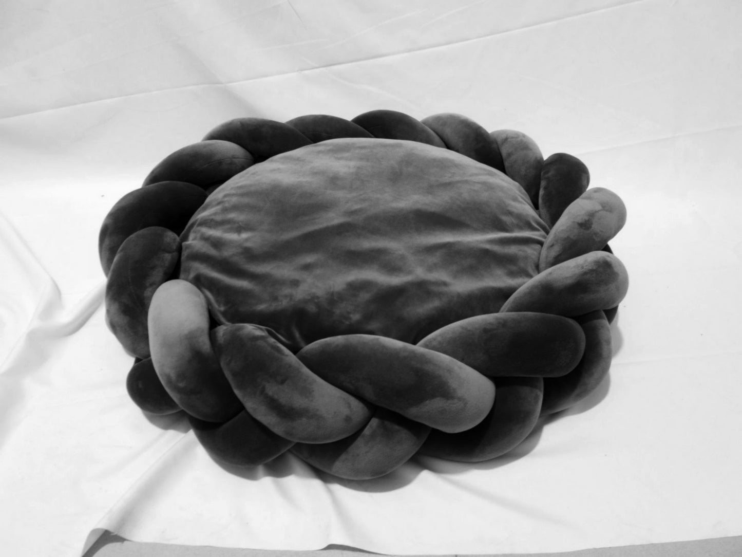 Bailey™ Luxury Dog Bed with Plush Cotton and Stylish Design